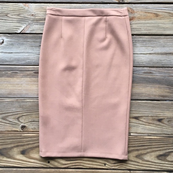 SOLD. Sleek Zara pencil skirt - Picture 2 of 4